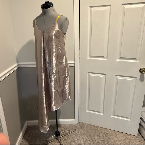 ANTHROPOLOGIE FLORET WOMEN SLIP DRESS X-S SILVER SATIN ASYMMETRICAL SLEEVELESS - Picture 5 of 9